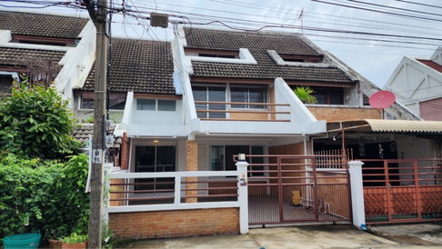 ขายบ้าน townhouse 3 ชั้น ซอยแจ้งวัฒนะ14 หมู่บ้านพงษ์เพชรเคหะ