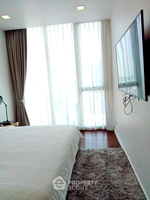 ขายคอนโด : คอนโด 3 ห้องนอน 87 ตร.ม. ชั้นสูง ใกล้ BTS นานา (300 ม.) โครงการ ไฮด์ สุขุมวิท 11 (ID 3032026)