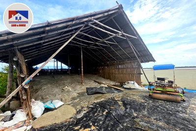 Land for sale Ban Laem Petchburi : Salt farm land for sale, with existing tenants. Location: Bang Khun Sai Subdistrict, Phetchaburi Province.