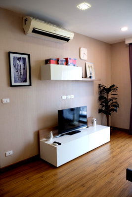Condos for sale 700 Year Sports Arena Chiang Mai : 🏙️ Urgent Sale! Stylish Chiang Mai Condominium Near Nimman 📞 063-664-9056