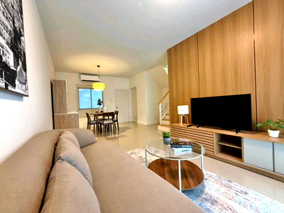 ทาวน์โฮม ปทุมธานี : 🏡✨ ขายทาวน์โฮม  รังสิต–คลอง 4 📍 ซอย 1 | รีโนเวทใหม่ทั้งหลัง สวยเหมือนใหม่ แต่งครบ พร้อมอยู่!