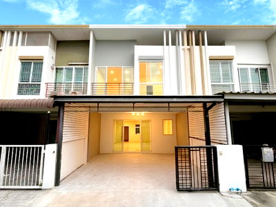 Townhouses for sale : 🏡 2-Storey Townhouse for Sale | Songprapa–Pracha Uthit 🔨  renovated | 📍 Prime location 