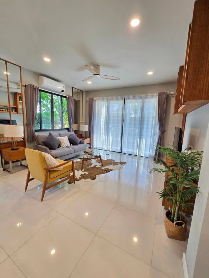 รูป 🏡 ให้เช่าบ้านเดี่ยว หลังใหญ่ พร้อมเฟอร์นิเจอร์ครบ ในโครงการคุณภาพ สิ่งแวดล้อมดี ใกล้โรงเรียนนานาชาติ ทำเลดีมาก เดินทางสะดวก - รูปที่ 2/19