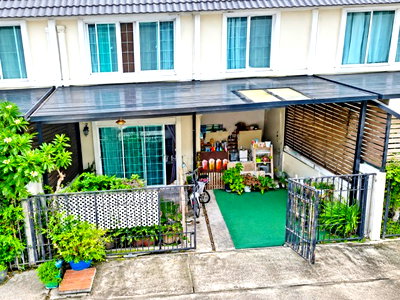Townhouses for rent Theparak Road : Bangna Hospital 5 800 m.18 sq m. 100 sq m. Thepharak Ruabin Market 1.5 km. Townhouse for rent, 2 floors, 3 bedrooms, 2 bathrooms, near