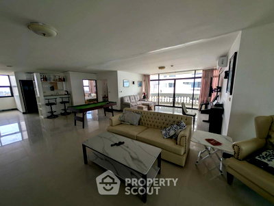 Condos for sale : 2-BR Condo at Jomtien Complex Condotel close to Jomtien Beach (ID 3221008)