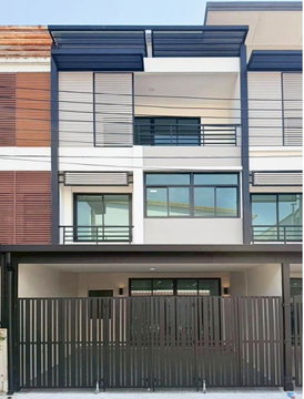 ทาวน์โฮม 3 ชั้น รีโนเวทใหม่ ซิกเนเจอร์ วัชรพล 2 แต่งครบพร้อมเข้าอยู่ พร้อม 3 ห้องนอน 3 ห้องน้ำ และที่จอดรถ 1 คัน