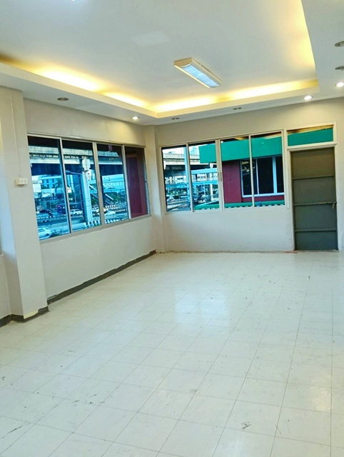 รูป พญาไท 4นอน  BTS สะพานควาย 900ม. อารีย์ ให้เช่าอาคาร 4.5ชั้น 2คูหาหลังมุม ติดกัน ตลาดสดห้วยขวาง 1.4 กม. อินทามระ10-14   28ตร.วา. 448ตร.ม. - รูปที่ 3/8