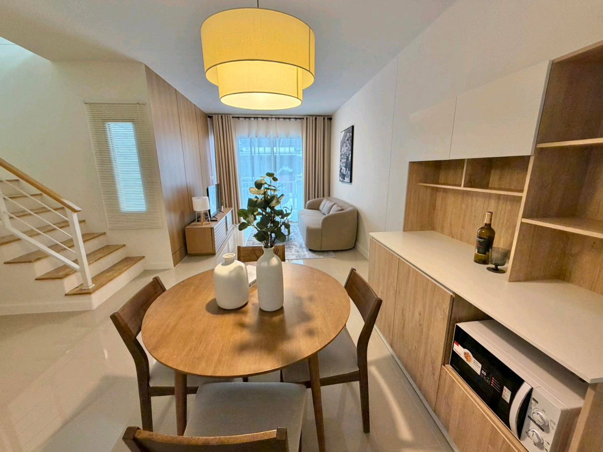 รูป 🏡✨ ขายทาวน์โฮม  รังสิต–คลอง 4 📍 ซอย 1 | รีโนเวทใหม่ทั้งหลัง สวยเหมือนใหม่ แต่งครบ พร้อมอยู่! - รูปที่ 5/12