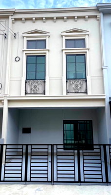 Townhouses for rent : Siri Place Pattanakarn  ready to move 