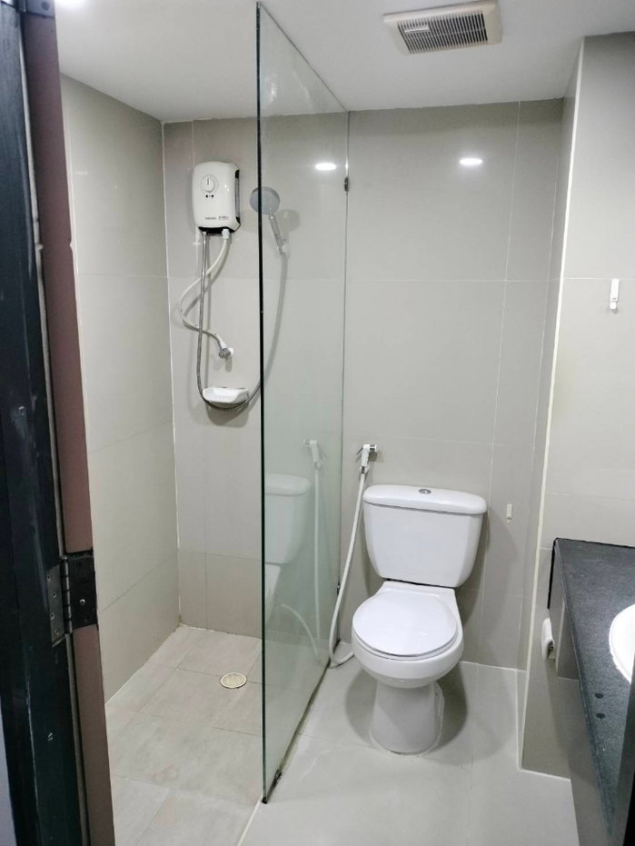 รูป 🔴ให้เช่า 2 ห้องนอน 18,000 บาท 62 ตรม. ห้องมุม ใกล้ MRT สุทธิสาร 2 กม ไฟหลวง มีสระว่ายน้ำฟิตเนสที่จอดรถติดเน็ตเองได้ - รูปที่ 23/29