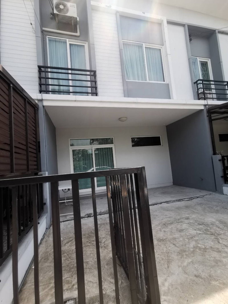ขายทาวน์โฮม : 🟠ขายด่วน !! หมู่บ้านคาซ่า ซิตี้ เทิดราชัน  Casa City Therdrachan บ้านสภาพสวย ต่อเติมครบพร้อมเข้าอยู่ได้ทันที  ทำเลศักยภาพ✅ใกล้สนามบินดอนเมือง