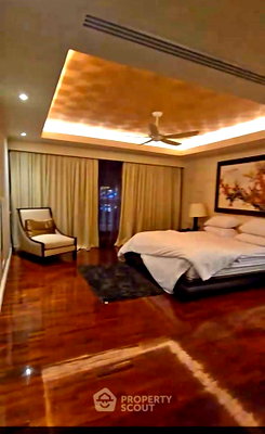 คอนโดให้เช่า : ชั้น 18 ห้อง 2 ห้องนอน 267 ตร.ม. Nusa State Tower Condominium ใกล้ BTS Saphan Taksin (ID 2935642)