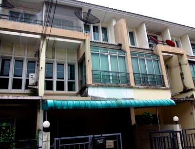 ทาวน์โฮม กรุงเทพมหานคร : 📌 ขายทาวน์เฮาส์ โครงการ วิสต้า อเวนิว เพชรเกษม 81 3 ชั้น 3 ห้องนอน 3 ห้องน้ำ