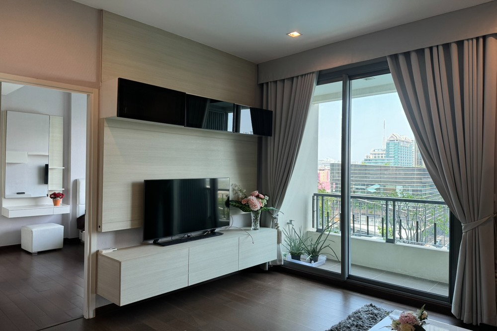 รูป 🔥 เช่าด่วน !! 🔥 Q Asoke, 1 ห้องนอน, 1 ห้องน้ำ, วิวสระ, มีอ่างอาบน้ำ !! Code C20230100774 แต่งครบ, พร้อมเข้าอยู่ 📣📣 - รูปที่ 2/6