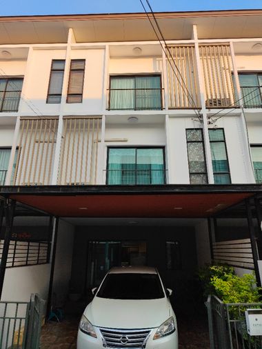 3-bed townhouse for sale, 160 sqm, 19.6 sq wah, Patio Srinakarin - Rama 9