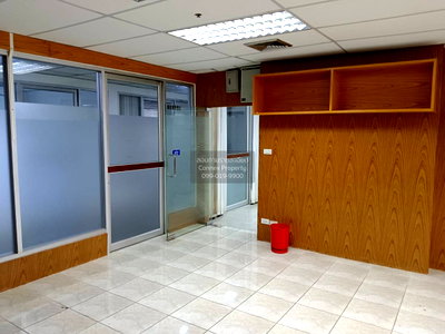 Office for sale Bangkok : For Sale Office , Forum Tower , MRT-Huai Khwang , Huai Khwang , Huai Khwang , Bangkok , CX-171480 ✅ Live chat with us ADD LINE @connexproperty ✅