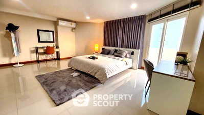Condos for sale : 2-BR Grand View Condo For Sale In Baan Amphur (ID 3223282)