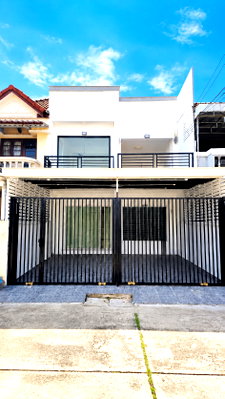 ทาวน์โฮม กรุงเทพมหานคร : 🏡✨ ขายทาวน์เฮ้าส์ 2 ชั้น | ลาดพร้าว  โชคชัย4 💰 ราคา 7.xx ล้านบาท🔨 กำลังรีโนเวทใหม่ทั้งหลัง | เปิดจองแล้ว!