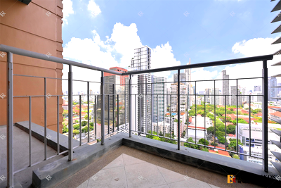 Condos for sale : Villa Asoke Condo in High-potential, Central City Location near MRT Phetchaburi Station