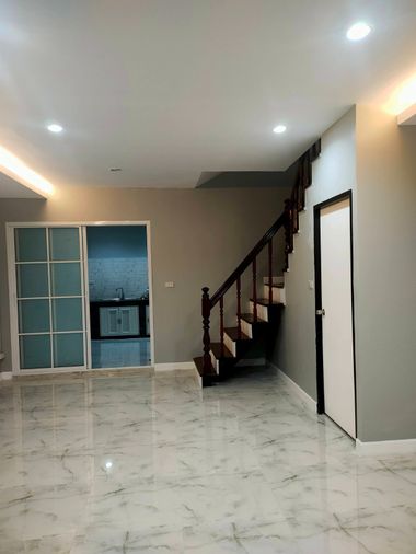ขายทาวน์โฮม 2 ห้องนอน 21 ตร.ว. รุ่งเจริญ 1 โชคชัย 4