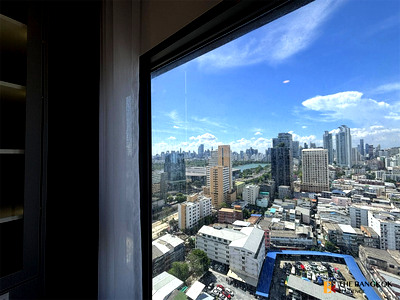 Condos for sale : Life Rama 4 - Asoke Ready-to-move-in Condo at an Amazing Price!!