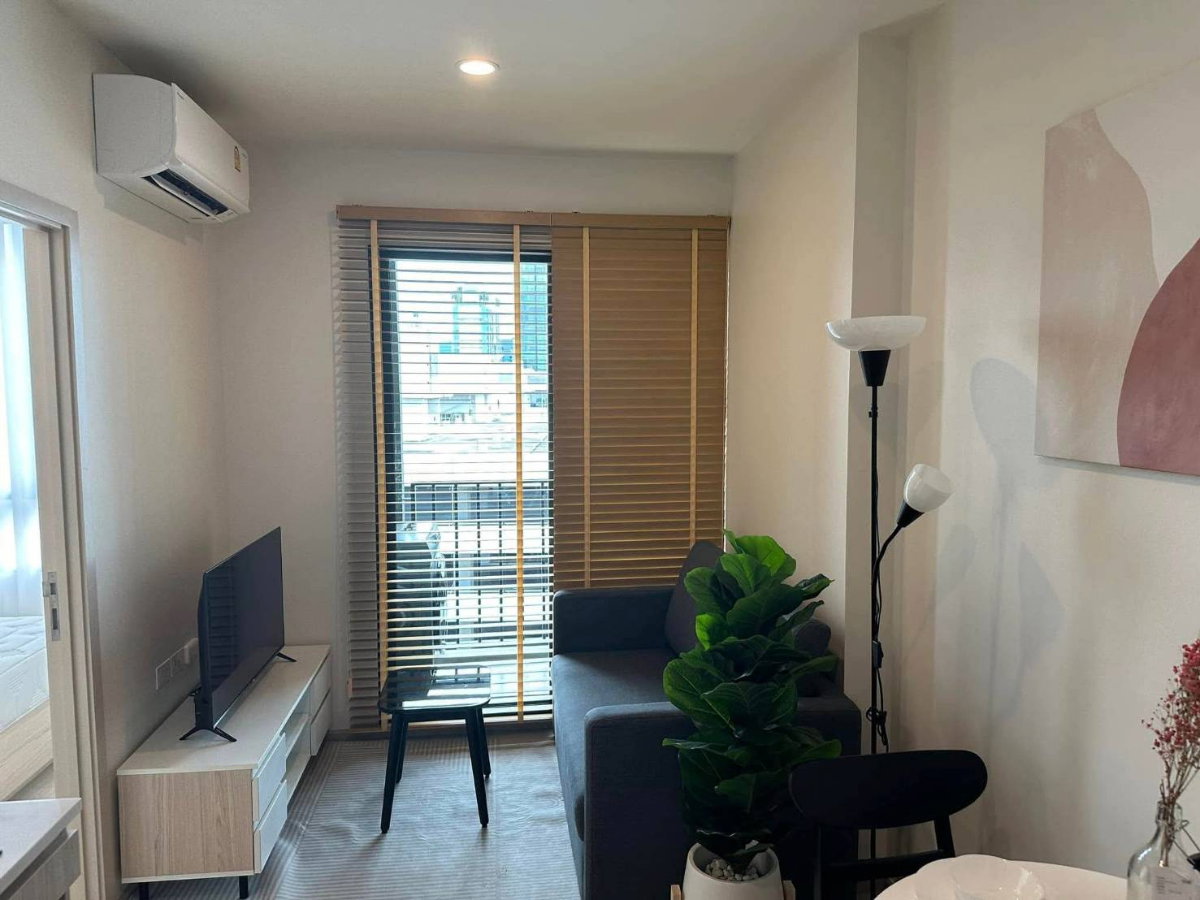 รูป ห้องใหม่ พร้อมเข้าอยู่! นิว โนเบิล รัชดา - ลาดพร้าว ใครกำลังมองหาคอนโดทำเลดี ใกล้ MRT แบบ เดินไม่กี่นาทีถึง ห้องนี้ตอบโจทย์มาก! - รูปที่ 2/7