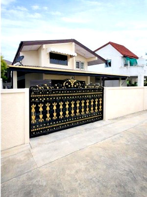 Houses for rent Esplanade Ratchadapisek  : Pracharat Bamrung 20-26, Mengjai, Huai Khwang.  house, 4 bed Near Ketsinee International School (600 meters). 76 sq.wah