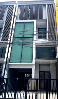 เช่าทาวน์โฮม กรุงเทพมหานคร : ทาวน์เฮาส์ 3 ห้องนอน ขนาด 250 ตร.ม. ให้เช่าในลาดพร้าว กรุงเทพฯ (ID 3215407)