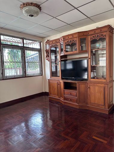 ให้เช่าบ้านเดี่ยว 3 ห้องนอน 240 ตร.ม. 60 ตร.ว. เขตบางเขน