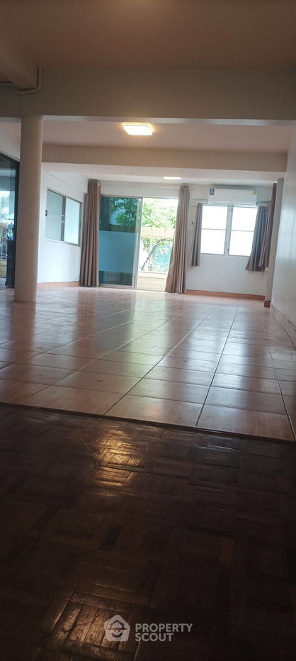 รูป บ้าน 5 ห้องนอน เลี้ยงสัตว์ได้ หมู่บ้านศรีนครพัฒนา (ID 3223819) - รูปที่ 5/11