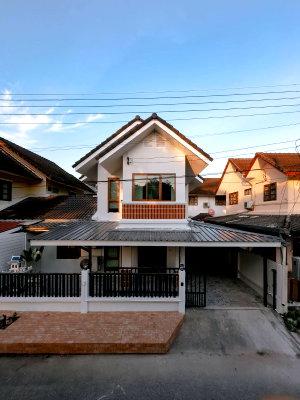 Houses for rent Chiang Mai Premium Outlet : 2-Storey House, San Phak Wan, in a convenient residential area with easy access and no flooding.
