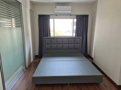 Q House Condo Sathorn【𝐑𝐄𝐍𝐓】🔥Simple, bright, and practical for city people who know the rhythm of life🔥 Contact Line ID: @hacondo