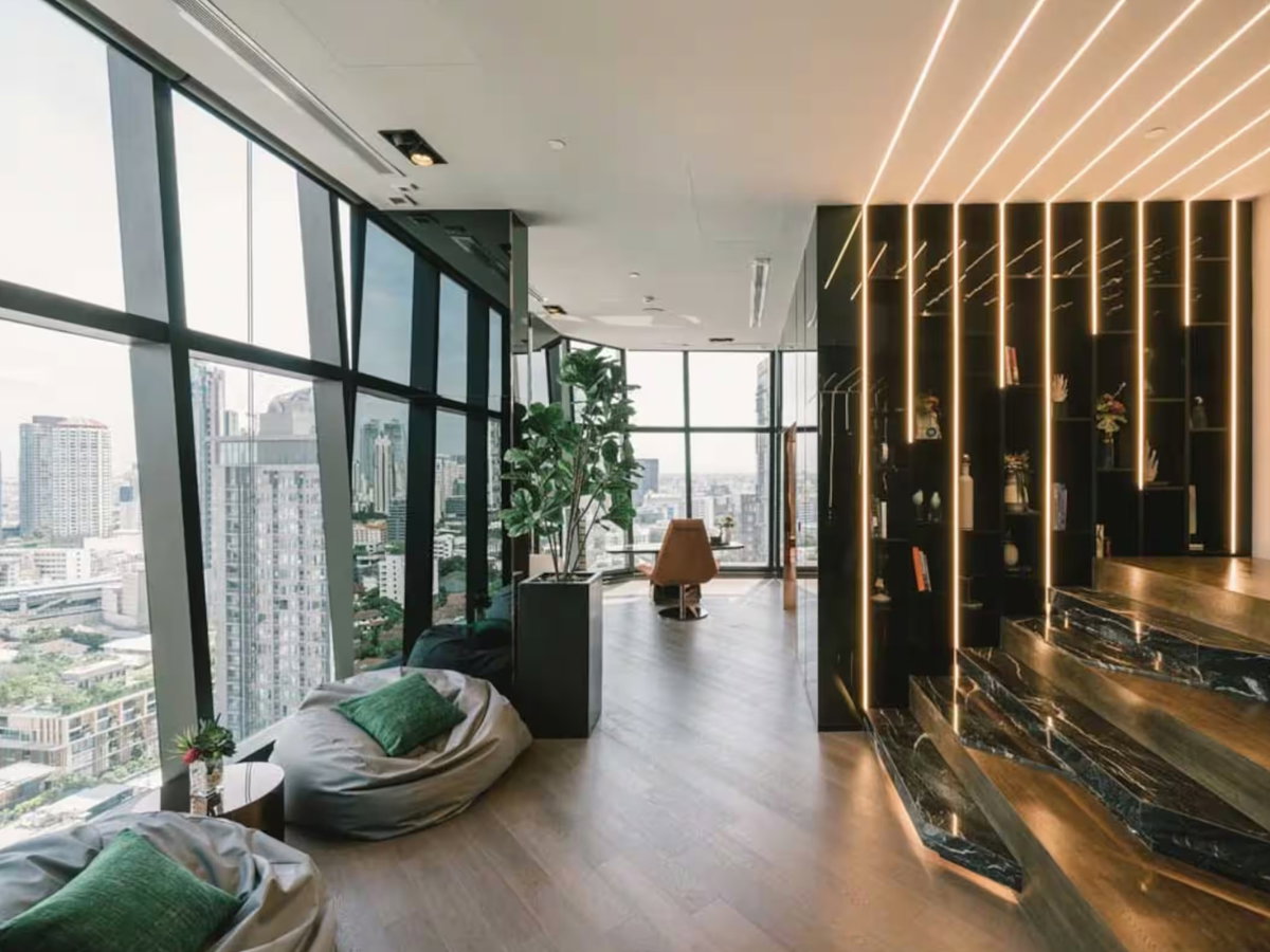 picture 🔥 2-bed, 46th floor, Thonglor. City one side, river the other - 23/40