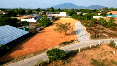 Land for sale Mae Ram Phueng Beach : Land for sale approximately 600 meters from a 7-11 convenience store, near Mae Ramphung Beach, Rayong Province.