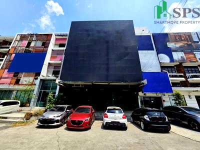 Shophouses for rent Sukhumvit Road : 3-Unit Commercial Building for Rent on Srinakarin Road (SPSJP220)