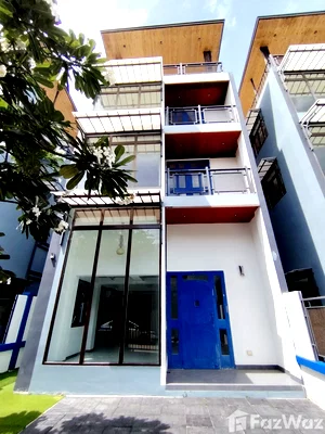 Townhouses for sale Hua Hin Prachaubkirikhan : 5 Bedroom Townhouse for sale in Nong Kae, Prachuap Khiri Khan  6707034