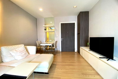 Condos for sale : For Sale ! Infinite Edge pool, ICONSIAM view ! Urbano Absolute Sathorn-Taksin, Studio room, 1 bathroom, high floor 31++, rare item, Code C20231100016