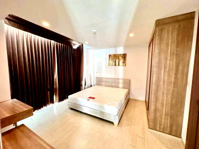 Condos for sale : Condo for sale at Green Lake Sriracha. Beautiful unit, great location, attractive price.