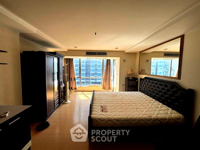 Condos for sale : 200m From BTS Nana | 1-BR The Trendy Condominium (ID 1838738)