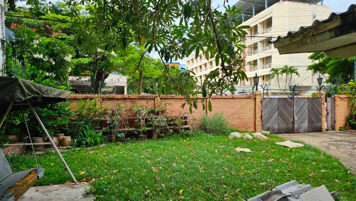 รูป ให้เช่าบ้านพร้อมที่ดิน 97 ตรว.เขตสาธร - รูปที่ 2/19