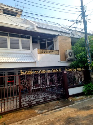 เช่าทาวน์โฮม ถนนเพชรบุรี กรุงเทพฯ : HR3788ให้เช่าทาวน์เฮาส์ 3 ชั้น หลังใหญ่ เอกมัย 12 (ซอยเจริญชัย) ทำเลทองทองหล่อ-เอกมัย 350 ตร.ม. 4 ห้องนอน เฟอร์ครบ จดบริษัท/ออฟฟิศได้
