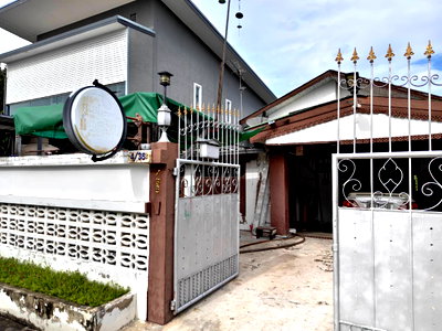 Houses for sale Lamlukka Khlong Sam : Single house for sale Premruthai Fah Luang Village, located on Lam Luk Ka Road, with an area of ​​67 square wah.