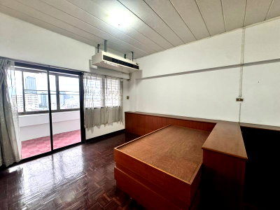 Condos for sale : Condo for sale in Laem Thong, Sriracha, Chonburi. Excellent location and convenient transportation.