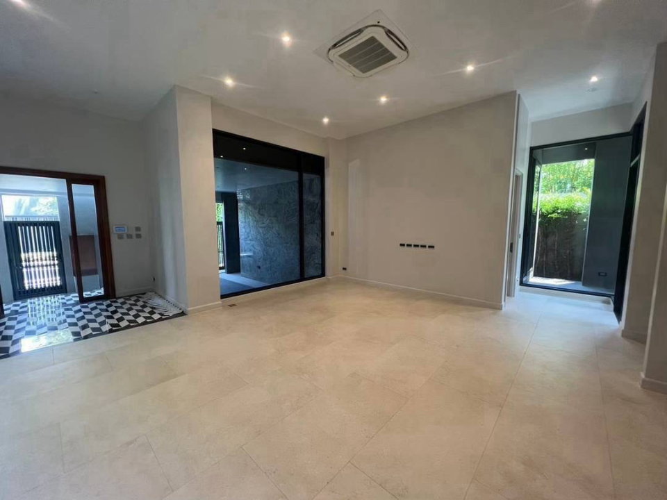 รูป ให้เช่า For Rent and Sale Bugaan Pattanakarn - รูปที่ 3/19