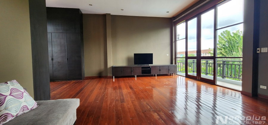 รูป 69080440 : ขายบ้านเดี่ยว 2 ชั้น สไตล์ยุโรปโมเดิร์น พร้อมสระว่ายน้ำ บนที่ดินขนาด 475 ตรว. ถนนศรีนครินทร์ 45 กรุงเทพ เรียบหรู ดูดี - รูปที่ 23/25