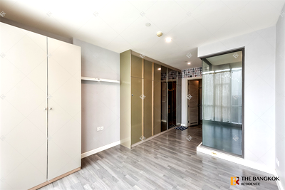 Condos for sale : The Room Sathorn - TanonPun near BTS Saint Louis