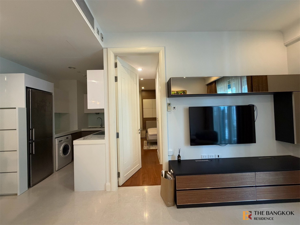 picture Q Langsuan near BTS Ratchadamri Luxury Unit, Ready for You Without the Wait - 9/10