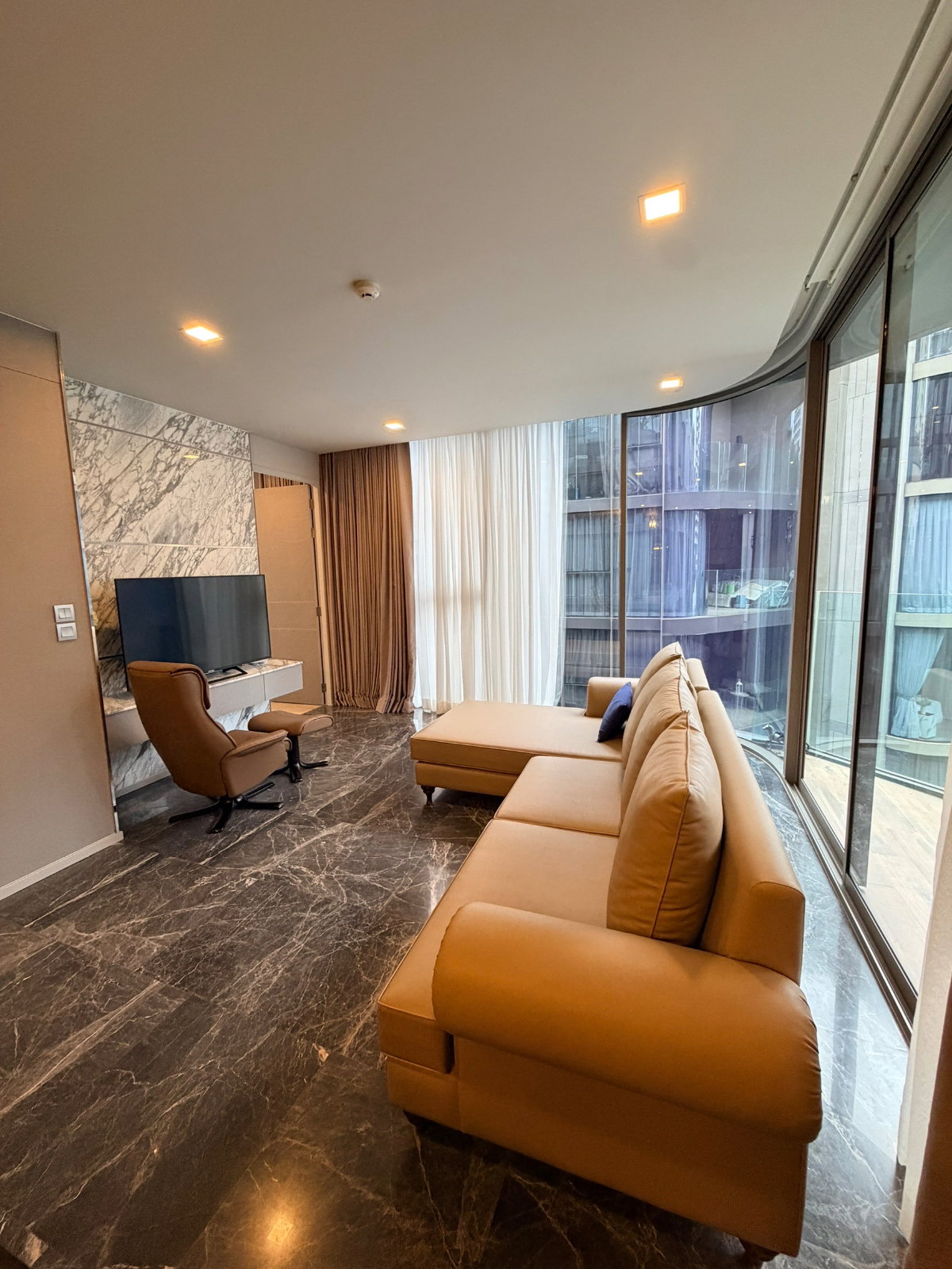 ว่างพร้อมอยู่! Ashton residence41. 3นอน 135ตรม. Line id: @pfagent