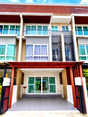 Townhouses for rent The Thai Bar Under The Royal Patronage : Siam University 1.4km. BTS and MRT BangWa 1.9km. Townhome for rent in  3beds 3bath close to Phayatha