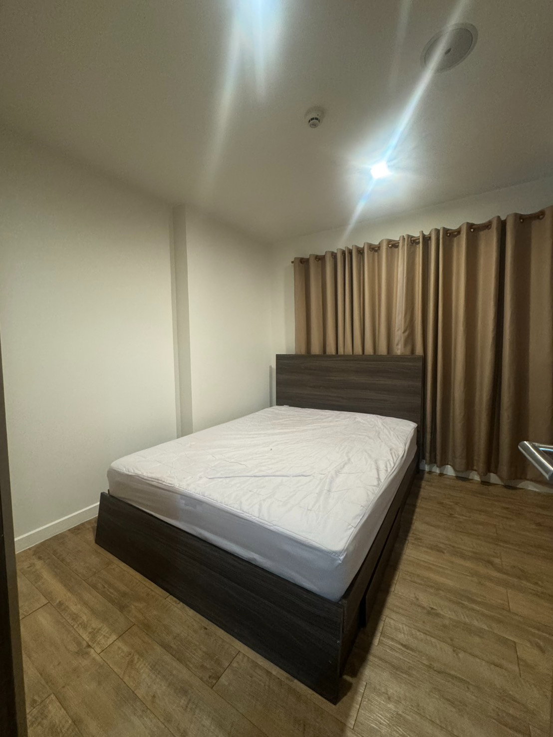 ให้เช่า เอชทูสโตน คอนโด  H2 Stone Condo  ติดถนนใหญ่ รีโนเวททาสีใหม่ กั้นห้องครัว แอร์ 2 เครื่อง ตู้เย็นใหม่ ทีวีใหม่ ไมโครเวฟใหม่ พร้อมอยู่ต้น กย